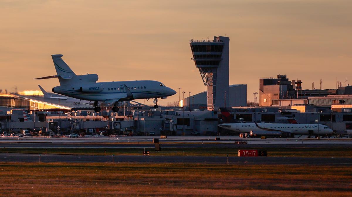 Air traffic at the Philadelphia International Airport on Nov. 6, 2025. (Elizabeth Robertson/The Philadelphia Inquirer/TNS)