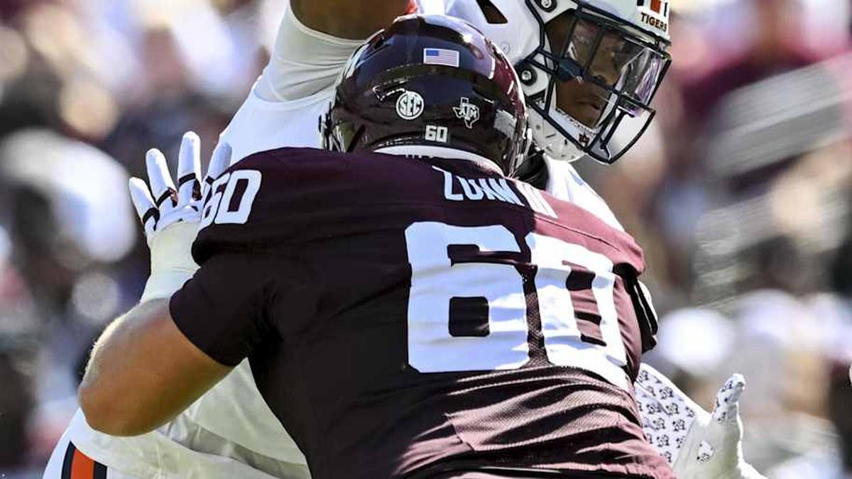  Sep 27, 2025; College Station, Texas, USA; Auburn Tigers defensive end Keldric Faulk (15) attempts to break through as Texas A&M Aggies offensive lineman Trey Zuhn III (60) blocks during the first half against the Texas A&M Aggies at Kyle Field. Mandatory Credit: Maria Lysaker-Imagn Images | Maria Lysaker-Imagn Images 