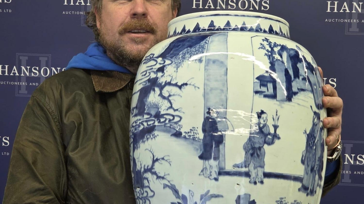 (HANSONS AUCTIONEERS via SWNS). 
