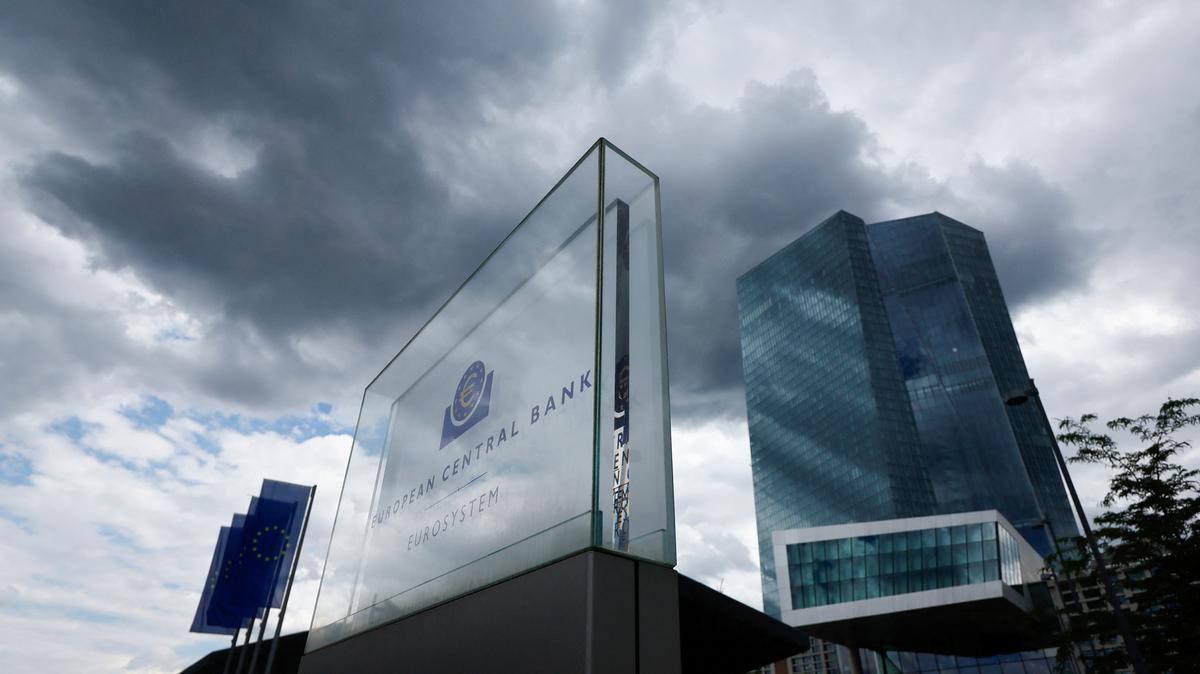 Dark clouds are seen over the building of the European Central Bank (ECB) in Frankfurt, Germany, June 6, 2024. REUTERS/Wolfgang Rattay