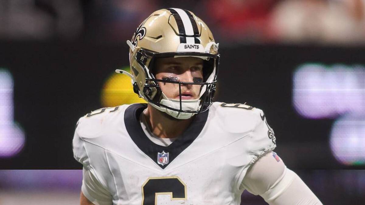  Jan 4, 2026; Atlanta, Georgia, USA; New Orleans Saints quarterback Tyler Shough (6) in action against the Atlanta Falcons in the third quarter at Mercedes-Benz Stadium. Mandatory Credit: Brett Davis-Imagn Images | Brett Davis-Imagn Images 