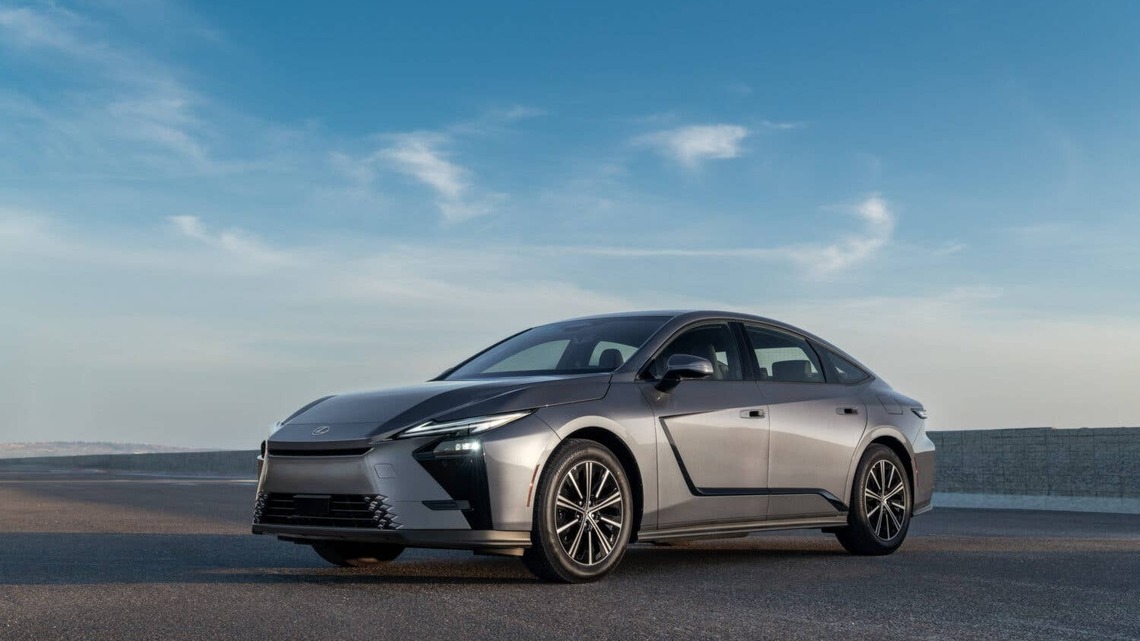 We Compared the 2026 Lexus ES and Acura TLX. One Clearly Won