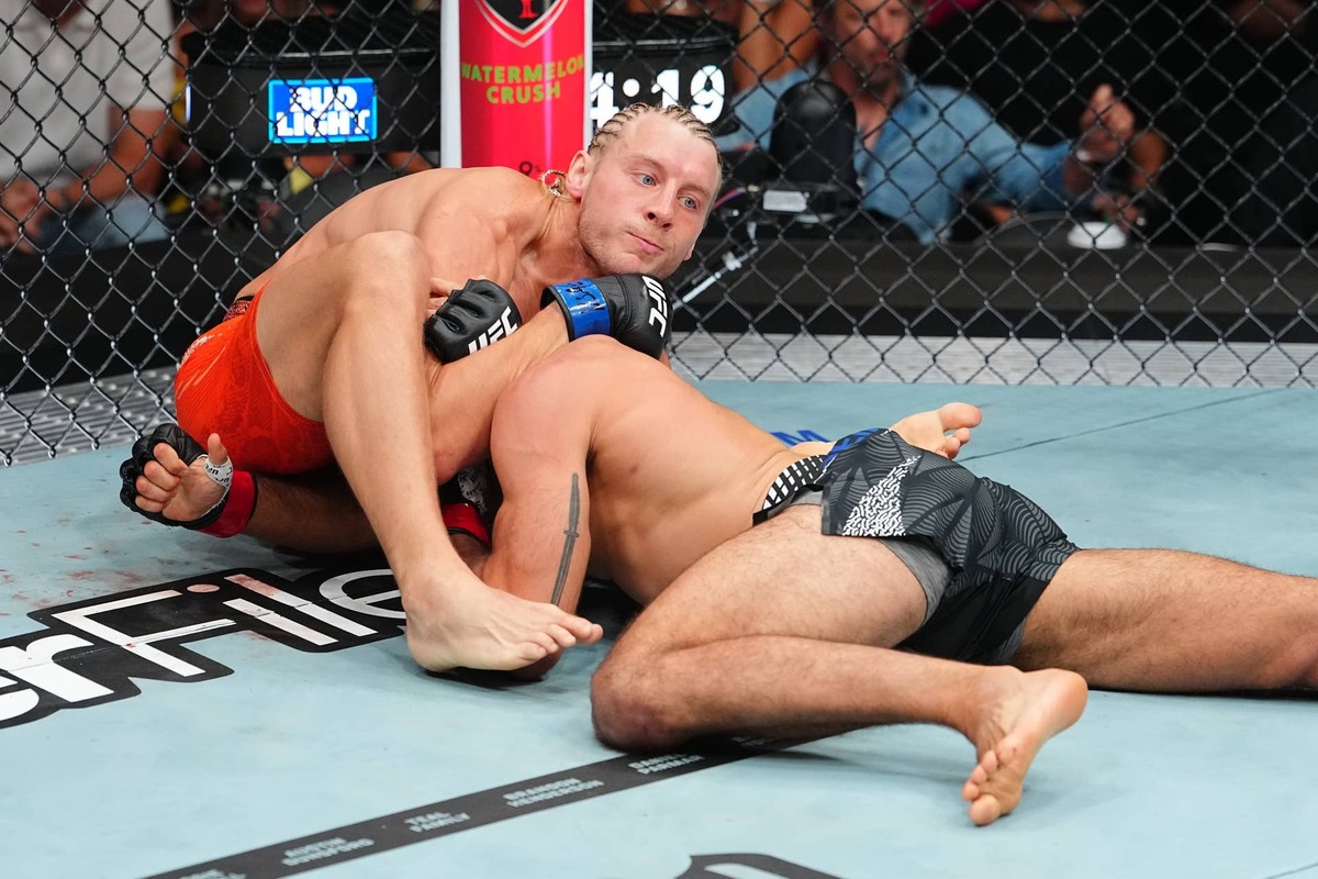  Paddy Pimblett choked Benoit Saint Denis out cold on the UFC 329 undercard. 