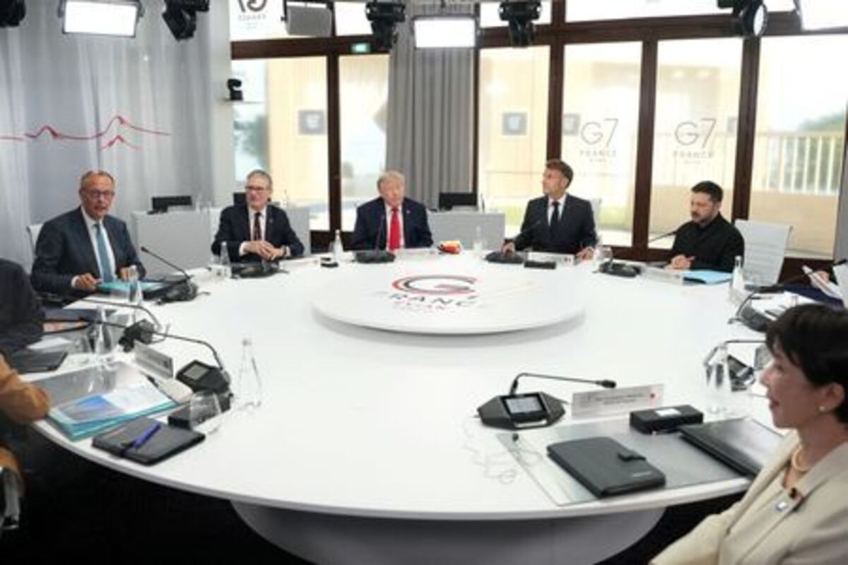 FILE PHOTO: German Chancellor Friedrich Merz, British Prime Minister Keir Starmer, U.S. President Donald Trump, French President Emmanuel Macron, Ukrainian President Volodymyr Zelenskyy and Japan’s Prime Minister Sanae Takaichi during a working session at the G7 summit in Evian-les-Bains, France, June 16, 2026. Thibault Camus/Pool via REUTERS/File Photo