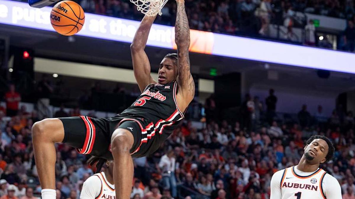  Houston Cougars center Chris Cenac Jr. (5) dunks the ball as Auburn Tigers take on the Houston Cougars at Legacy Arena in Birmingham, Ala. on Sunday, Nov. 16, 2025. Houston Cougars defeated Auburn Tigers 73-72. | Jake Crandall/ Advertiser / USA TODAY NETWORK via Imagn Images 