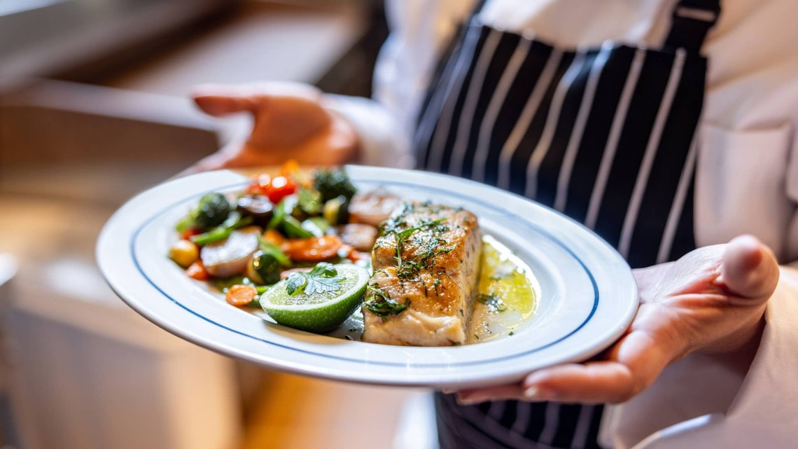 Prominent seafood chain continues closing restaurants after bankruptcy