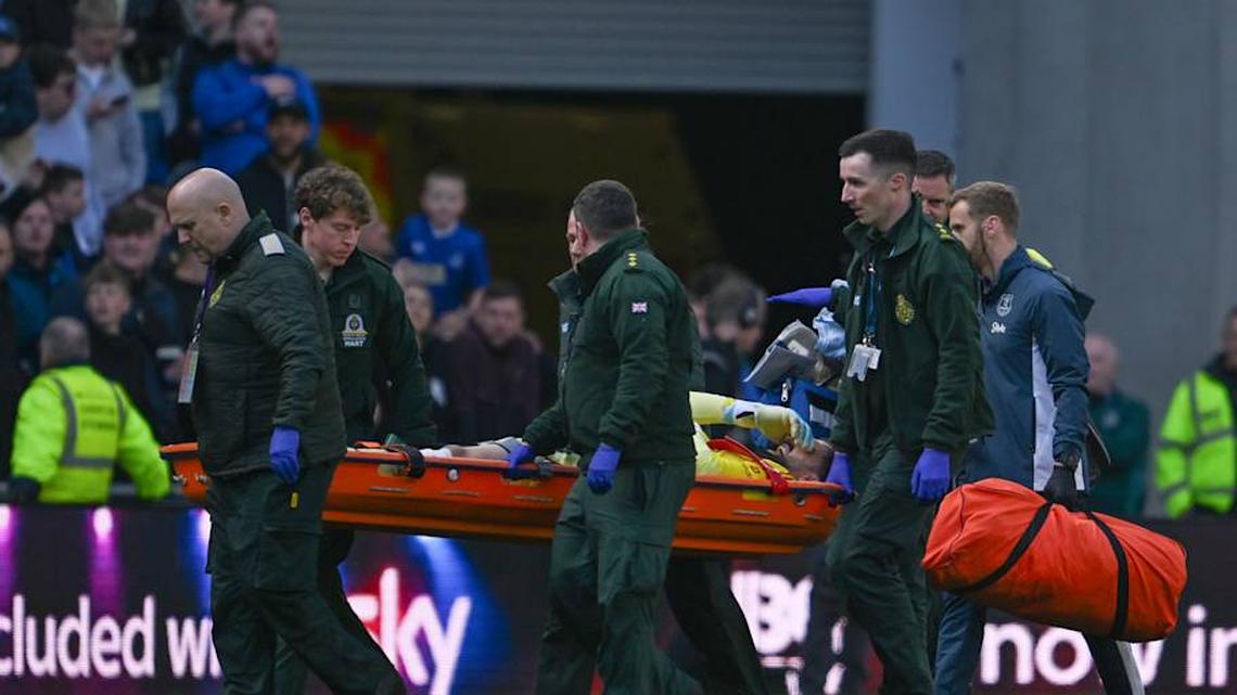  Giorgi Mamardashvili took a boot to the knee. | Liverpool FC/Getty Images 
