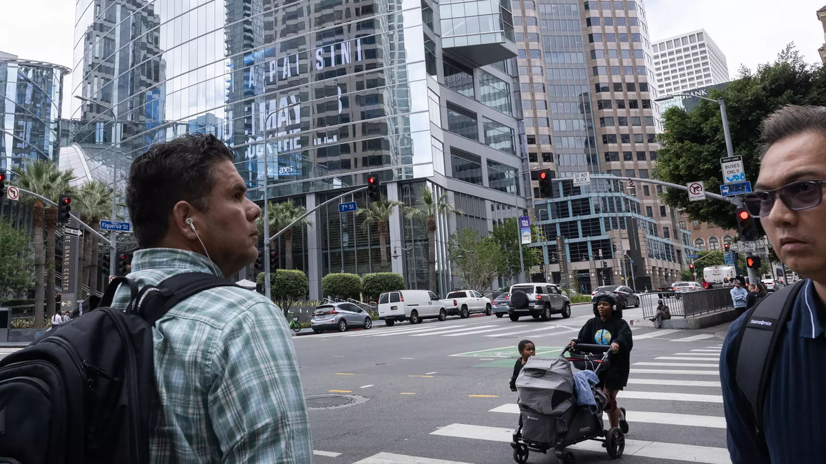 Pedestrians at Figueroa and 7th streets in downtown Los Angeles. (Myung J. Chun/Los Angeles Times/TNS)