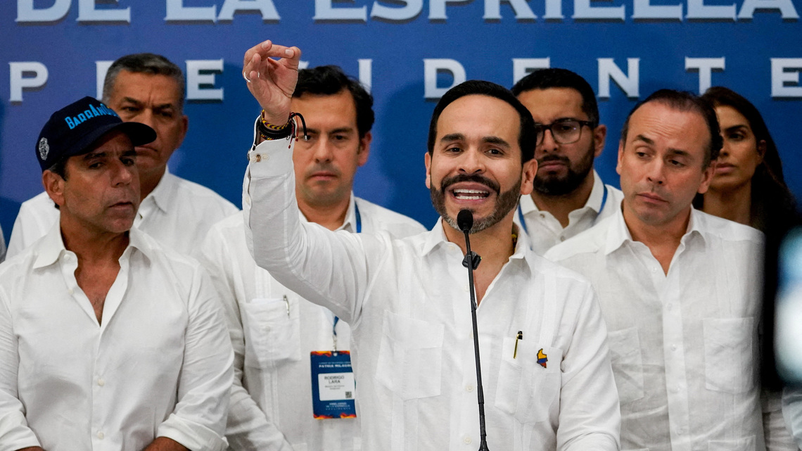 De La Espriella asume como presidente de Colombia con promesas de mano dura en seguridad y austeridad fiscal 