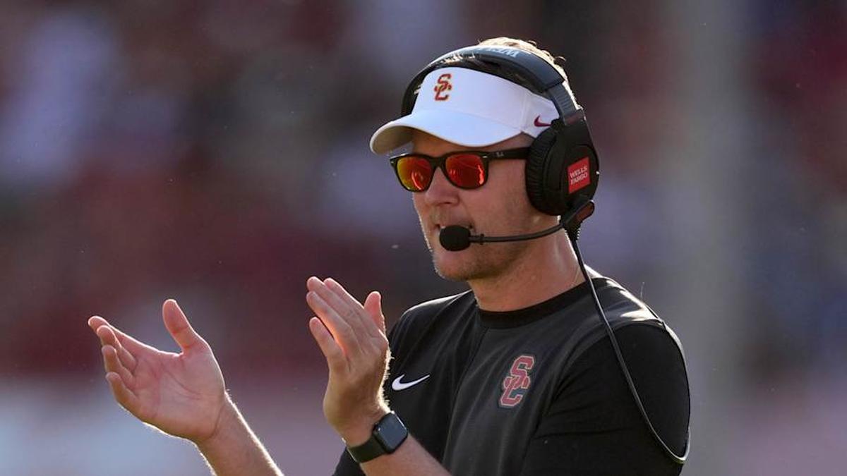  Aug 30, 2025; Los Angeles, California, USA; Southern California Trojans head coach Lincoln Riley watches from the sidelines against the Missouri State Bears in the first half at United Airlines Field at Los Angeles Memorial Coliseum. Mandatory Credit: Kirby Lee-Imagn Images | Kirby Lee-Imagn Images 