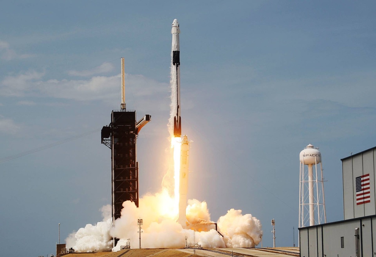  Arete Research's $401 price target leans on satellite hardware SpaceX has yet to fly. 