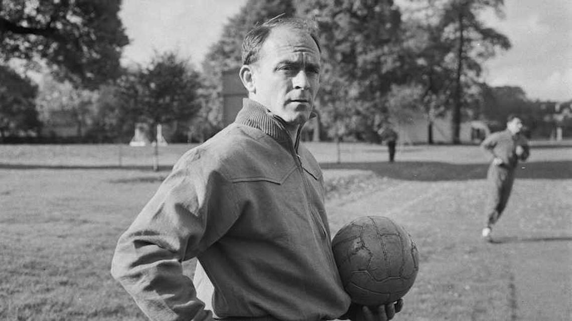  Alfredo Di Stéfano is one of soccer's all-time greats. | Getty 