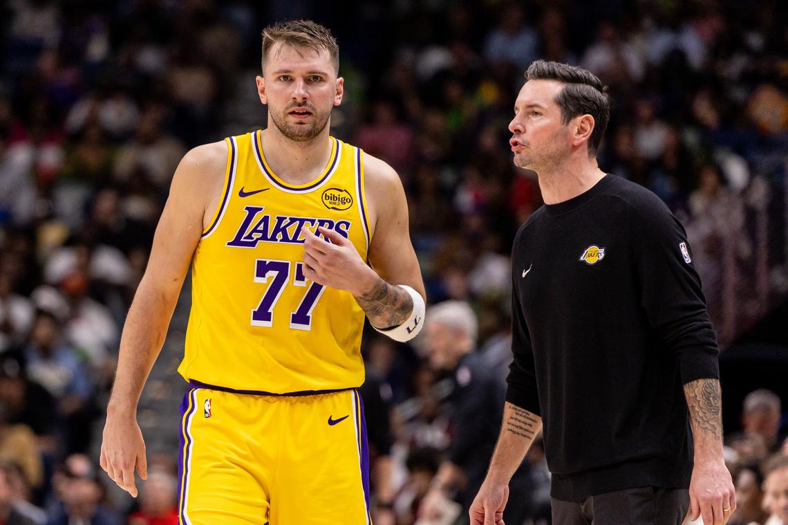  Los Angeles Lakers forward/guard Luka Doncic (77) talks to Head Coach JJ Redick. Stephen Lew-Imagn Images
