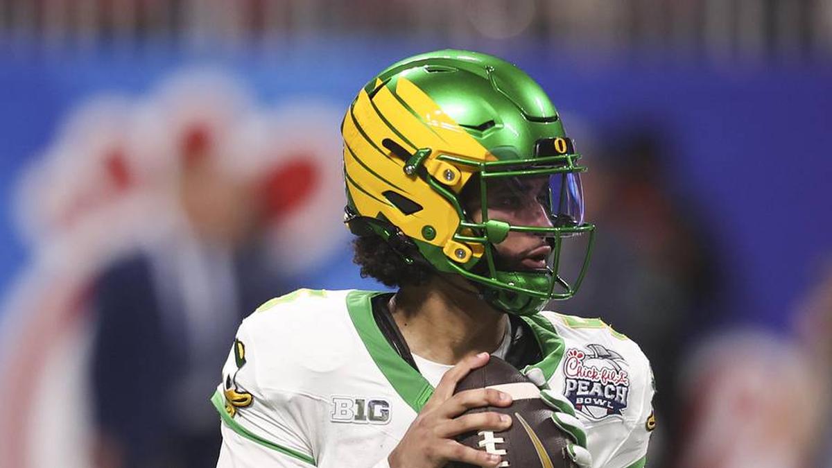  Jan 9, 2026; Atlanta, GA, USA; Oregon Ducks quarterback Dante Moore (5) looks to pass against the Indiana Hoosiers during the first half of the 2025 Peach Bowl and semifinal game of the College Football Playoff at Mercedes-Benz Stadium. Mandatory Credit: Brett Davis-Imagn Images | Brett Davis-Imagn Images 