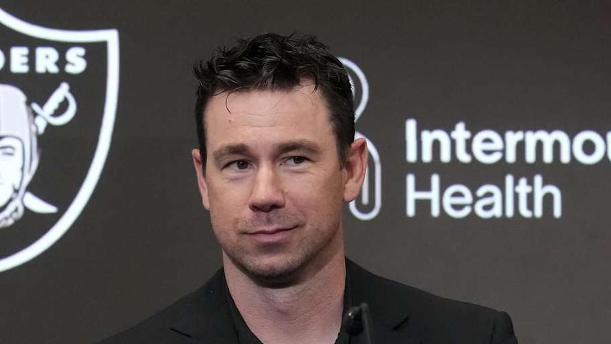  Apr 24, 2026; Henderson, NV, USA; Las Vegas Raiders coach Klint Kubiak at press conference at Intermountain Health Performance Center. Mandatory Credit: Kirby Lee-Imagn Images | Kirby Lee-Imagn Images 