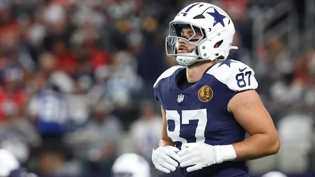  Nov 27, 2025; Arlington, Texas, USA; Dallas Cowboys tight end Jake Ferguson (87) warms up prior to the game against the Kansas City Chiefs at AT&T Stadium. | Kevin Jairaj-Imagn Images 
