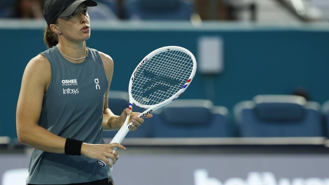 Magda Linette knocks out Iga Swiatek in 2nd round at Miami 