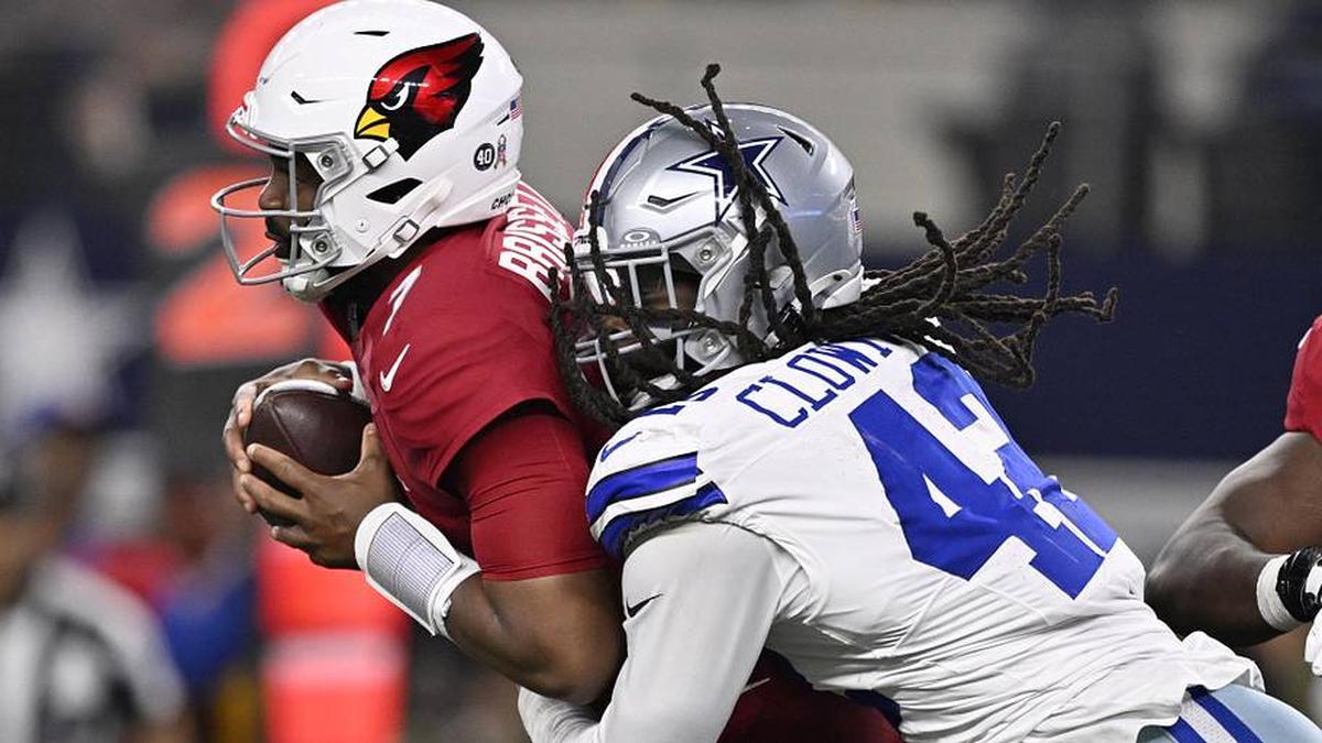  Former Cowboys defensive end Jadeveon Clowney could help solidify Chicago's defensive front. | Jerome Miron-Imagn Images 