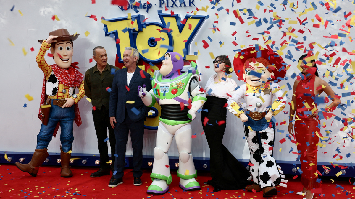 Tom Hanks, Tim Allen, Joan Cusack, Greta Lee, Woody, Jessie and Buzz Lightyear attend the "Toy Story 5" UK launch event in London, Britain, May 28, 2026. REUTERS/Jack Taylor
