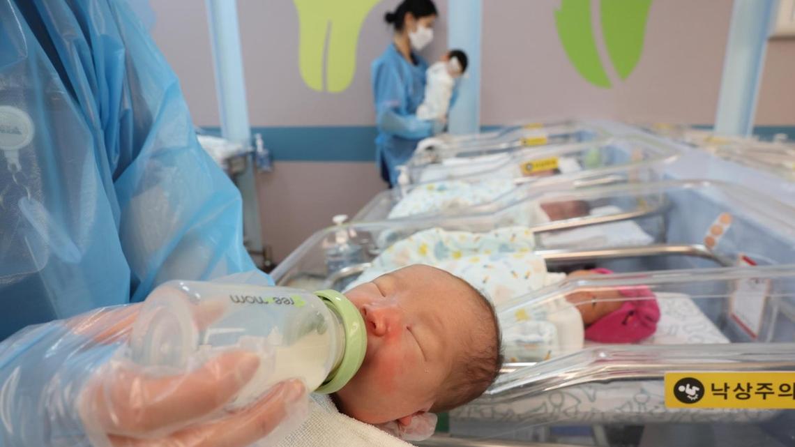 S. Korea childbirths soar to 7 yr-high in March amid growing number of new marriages 
