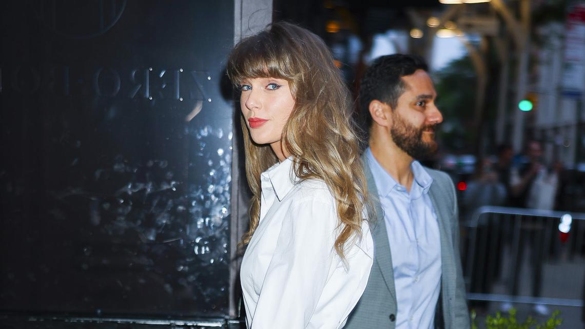 Copy Taylor Swift's Wear-Everywhere Sandal Style for Just $23 