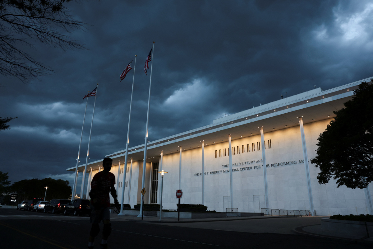 Dark storm clouds gather over the Kennedy Center in the hours before a federal judge’s deadline to remove U.S. President Donald Trump's name from the facade of the John F. Kennedy Memorial Center for the Performing Arts in Washington, D.C., U.S., June 11, 2026. REUTERS/Jonathan Ernst