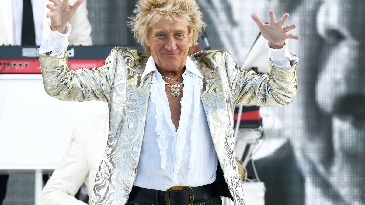 Rod Stewart's Little-Known Cemetery Job Before Fame Fueled the Persistent Rumor That He Was a Gravedigger