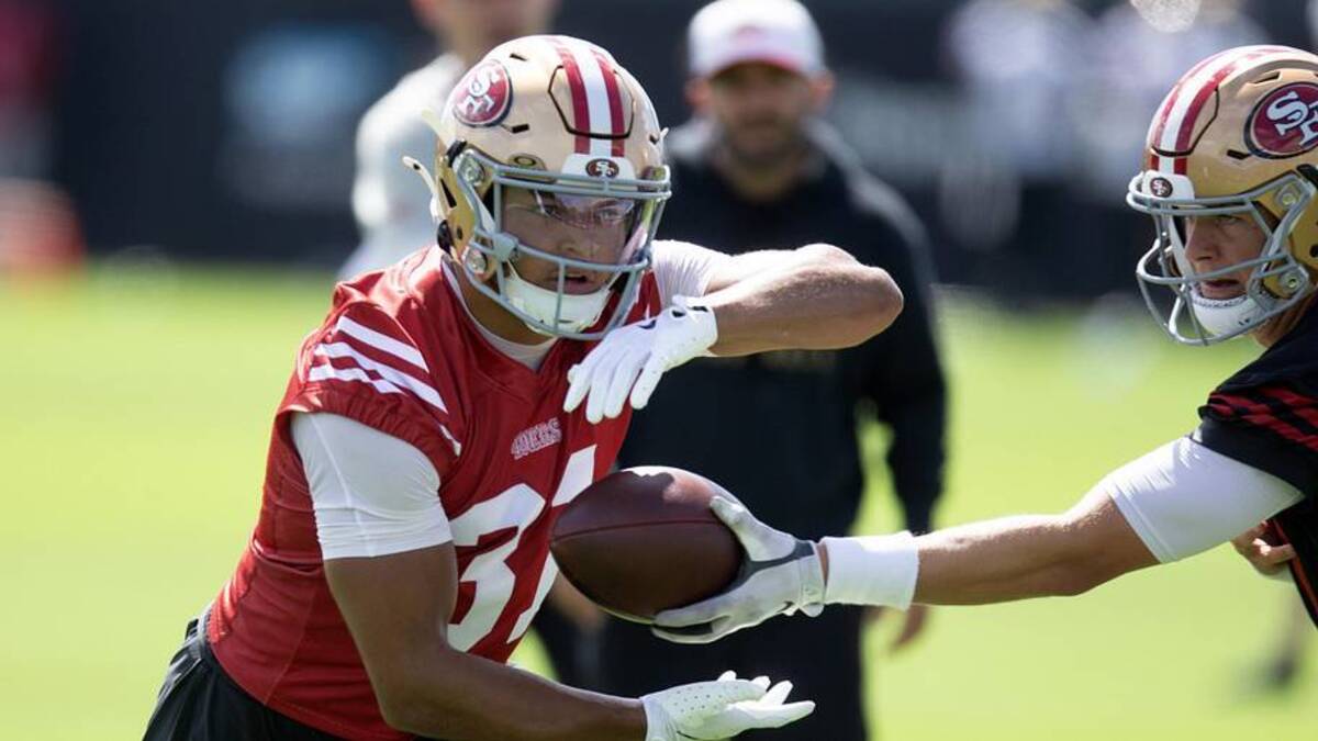  Jul 23, 2025; Santa Clara, CA, USA; San Francisco 49ers running back Isaac Guerendo (31) takes a handoff from quarterback Mac Jones (10) during the first day of training camp at SAP Performance Facility. Mandatory Credit: D. Ross Cameron-Imagn Images | D. Ross Cameron-Imagn Images 