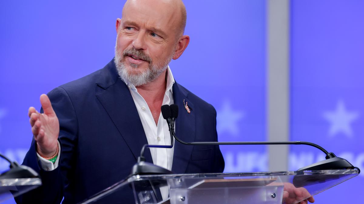 Steve Hilton California gubernatorial race. Steve Hilton, a Republican gubernatorial candidate in California, speaks during a gubernatorial debate in San Francisco on April 22, 2026.