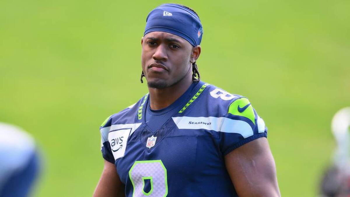  Seattle Seahawks running back Jadarian Price (8) during minicamp at Virginia Mason Athletic Center. | Steven Bisig-Imagn Images 