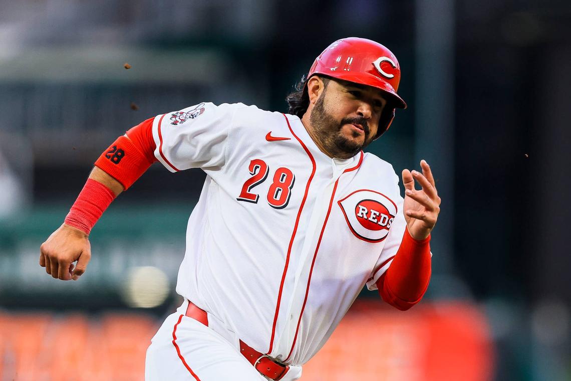  Cincinnati Reds designated hitter Eugenio Suarez (28) © Katie Stratman-Imagn Images