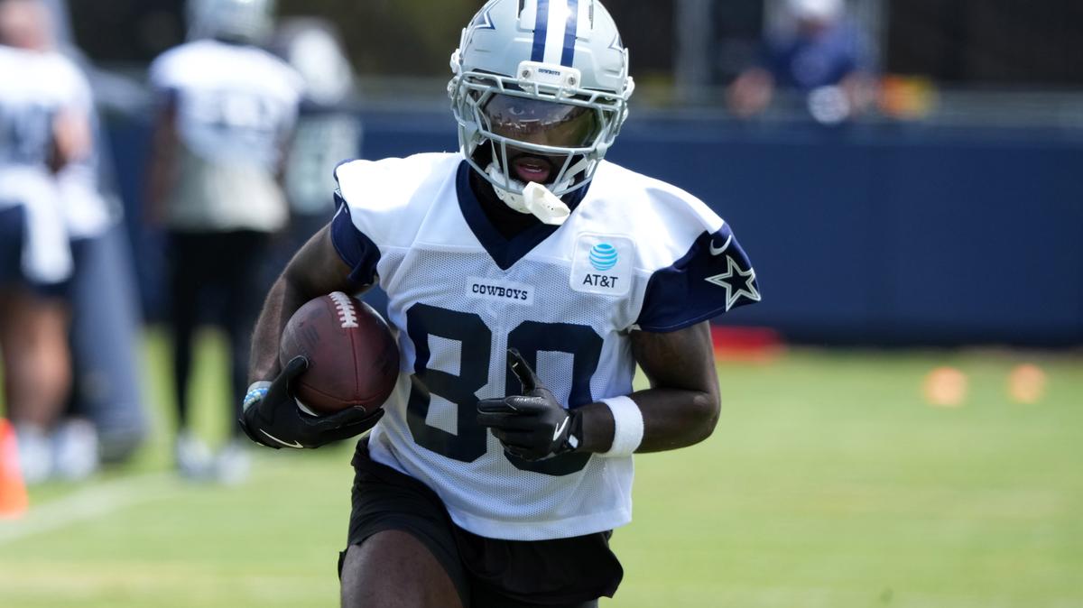 Dallas Cowboys receiver Parris Campbell (80) carries the ball during training camp at the River Ridge Fields in Oxnard, California on July 22, 2025.