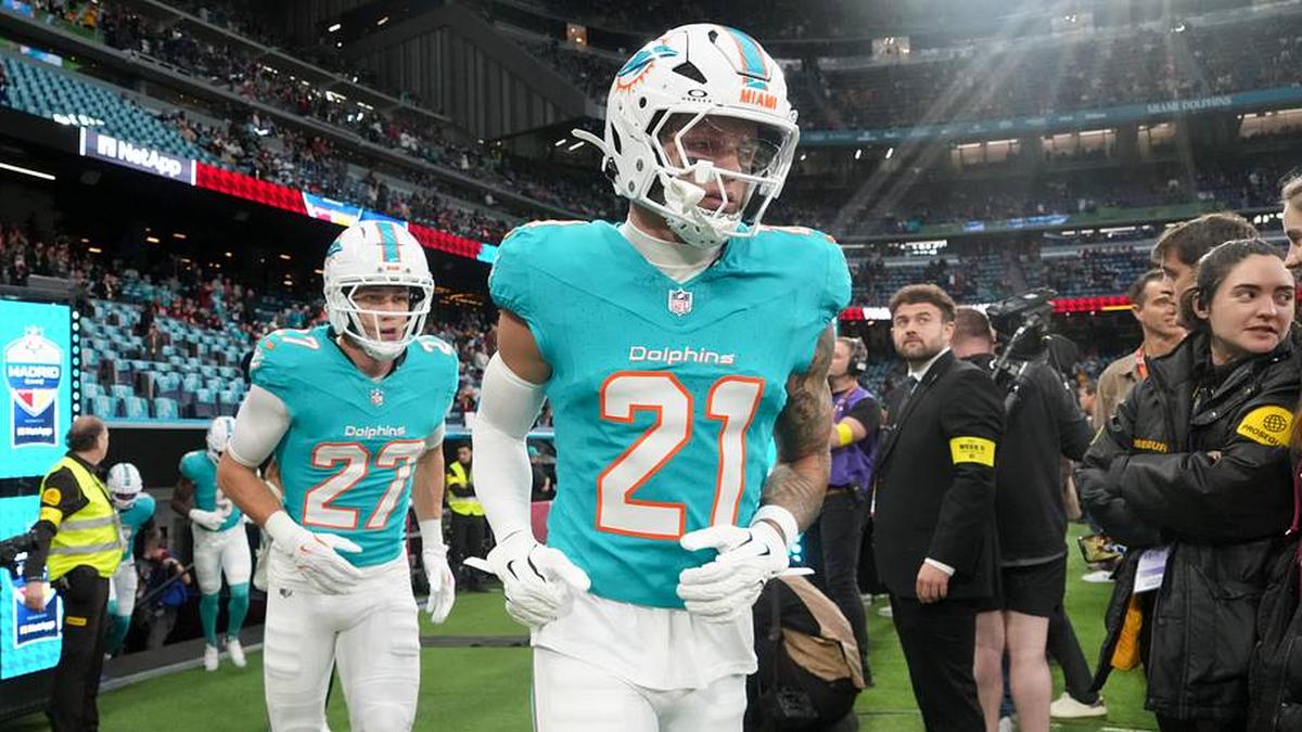  Nov 16, 2025; Madrid, Spain; Miami Dolphins cornerback Ethan Bonner (27) and safety Ashtyn Davis (21) run onto the field prior to the 2025 NFL Madrid Game against the Washington Commanders at Santiago Bernabeu Stadium. Mandatory Credit: Kirby Lee-Imagn Images | Kirby Lee-Imagn Images 