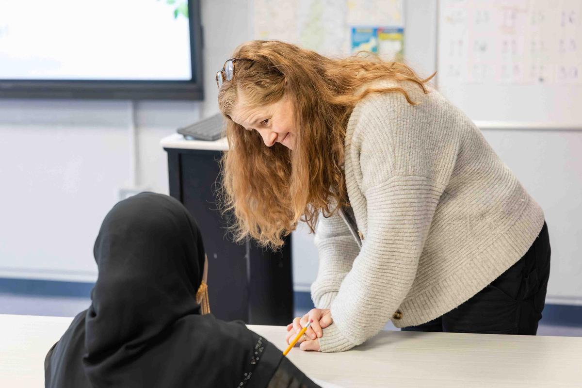  Becky Savage teaches a multilingual learner reading class at Winooski High School in Winooski, VT. Credit: Oliver Parini for The Hechinger Report