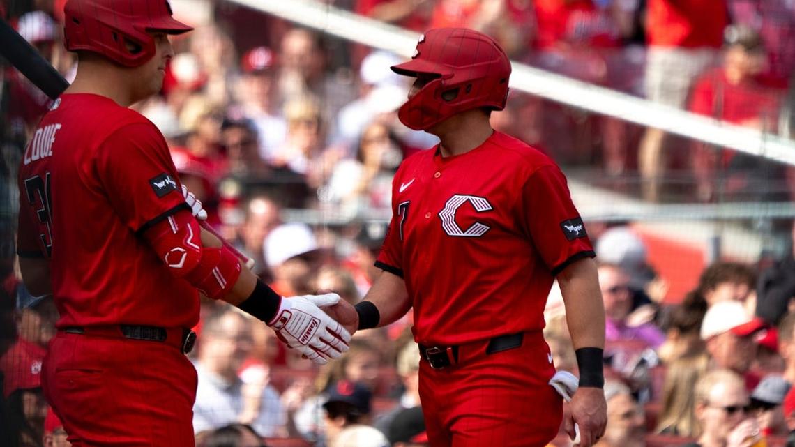 Reds post 4-run 1st, add on to even series with Angels 