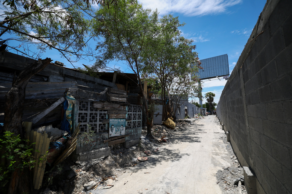 Authorities erect walls along roads leading to the stadium and airport to block poorer neighbourhoods from view, as many Mexicans say they feel excluded despite the tournament’s return to the country, citing high ticket prices, paid television access and strict commercial restrictions, in Monterrey, Mexico, June 13, 2026. REUTERS/Daniel Becerril