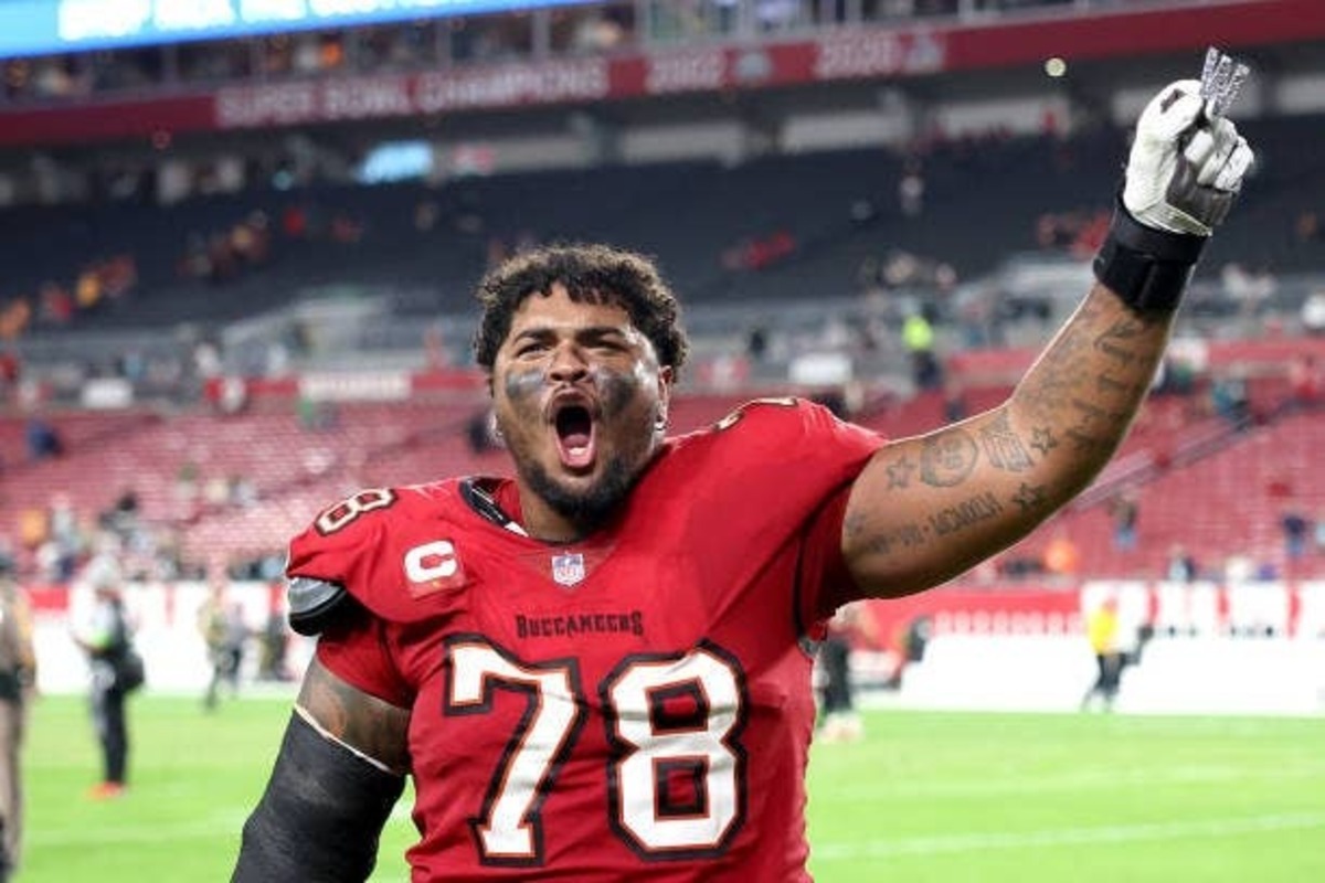  TAMPA, FLORIDA - DECEMBER 24: Tristan Wirfs #78 of the Tampa Bay Buccaneers celebrates the 30-12 win against the Jacksonville Jaguars at Raymond James Stadium on December 24, 2023 in Tampa, Florida. (Photo by Mike Carlson/Getty Images)