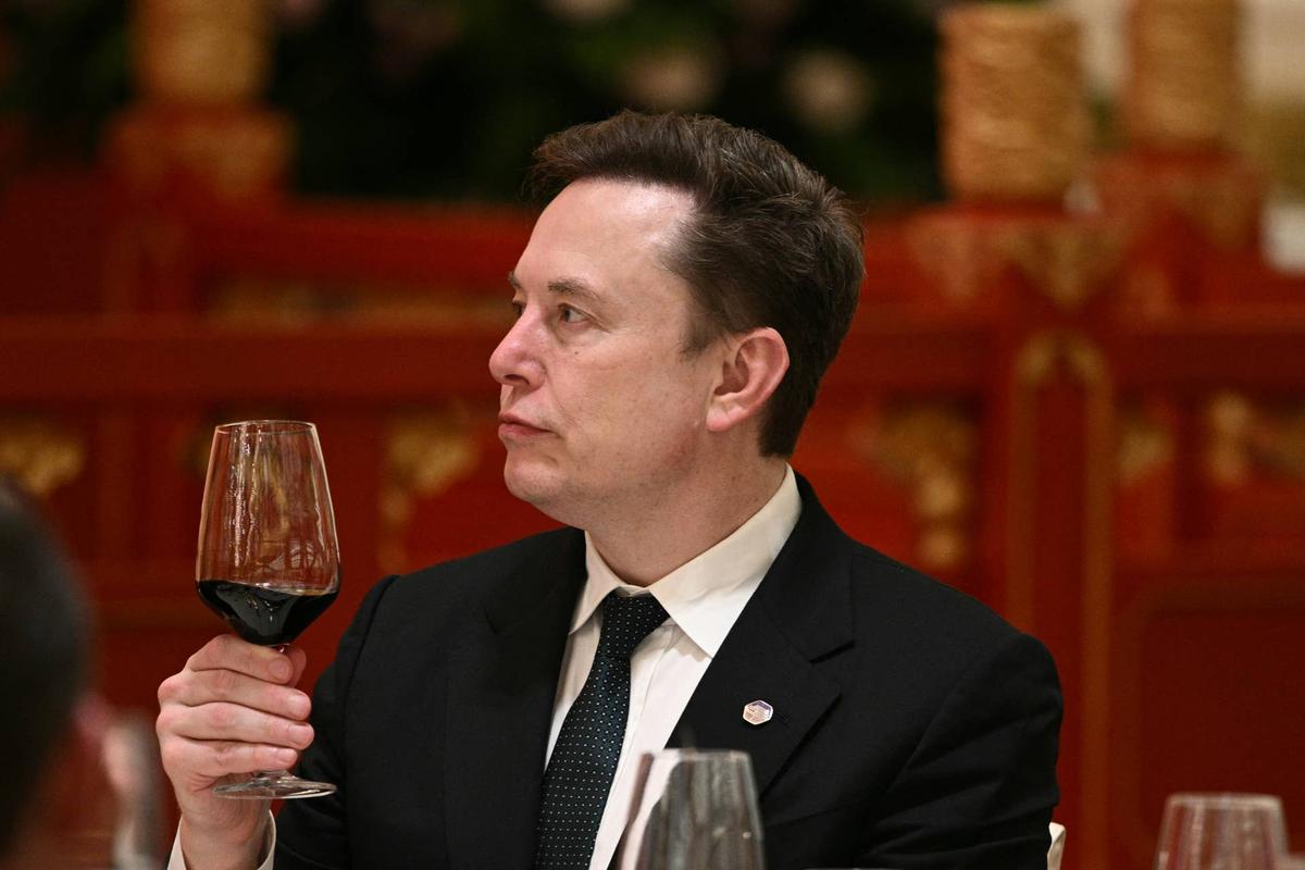  Elon Musk, the CEO of SpaceX, may create history with a big-ticket IPO in June. 