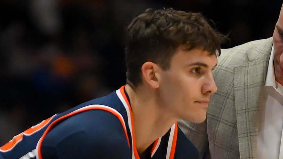  Mar 12, 2026; Nashville, TN, USA; Auburn Tigers head coach Steven Pearl talks with forward Filip Jovic (38) against the Tennessee Volunteers during the first half at Bridgestone Arena. Mandatory Credit: Steve Roberts-Imagn Images | Steve Roberts-Imagn Images 