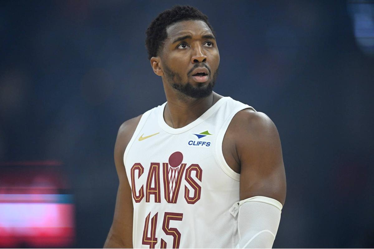  Cleveland Cavaliers guard Donovan Mitchell (45) looks on during a game. © David Richard-Imagn Images