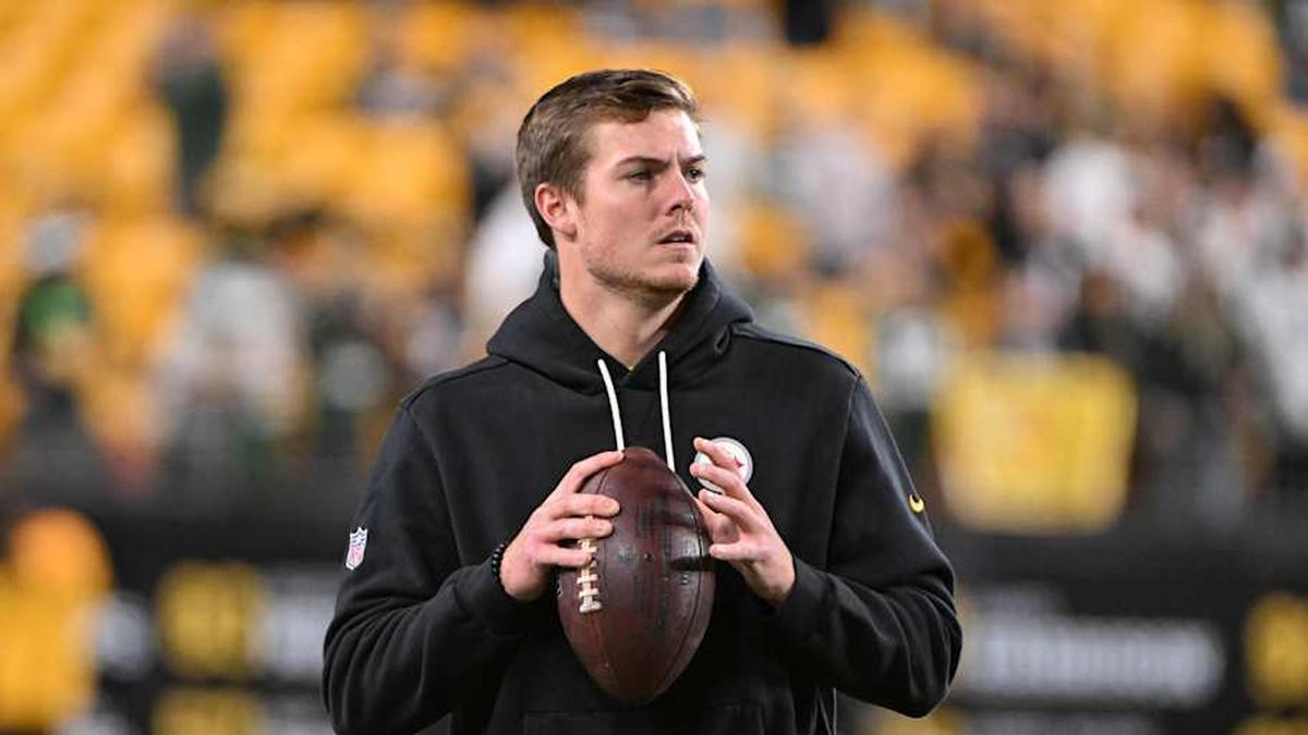  Oct 26, 2025; Pittsburgh, Pennsylvania, USA; Pittsburgh Steelers quarterback Will Howard warms up for a game against the Green Bay Packers at Acrisure Stadium. Mandatory Credit: Barry Reeger-Imagn Images | Barry Reeger-Imagn Images 