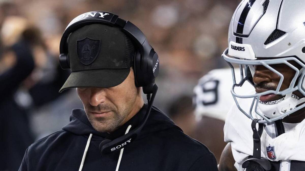  Aug 23, 2025; Glendale, Arizona, USA; Las Vegas Raiders defensive line coach Rob Leonard with defensive end Jahfari Harvey (91) against the Arizona Cardinals during a preseason NFL game at State Farm Stadium. Mandatory Credit: Mark J. Rebilas-Imagn Images | Mark J. Rebilas-Imagn Images 
