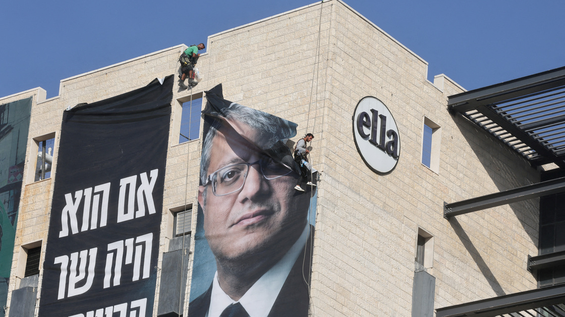 Factbox-Who are the leading candidates in Israel's election? 