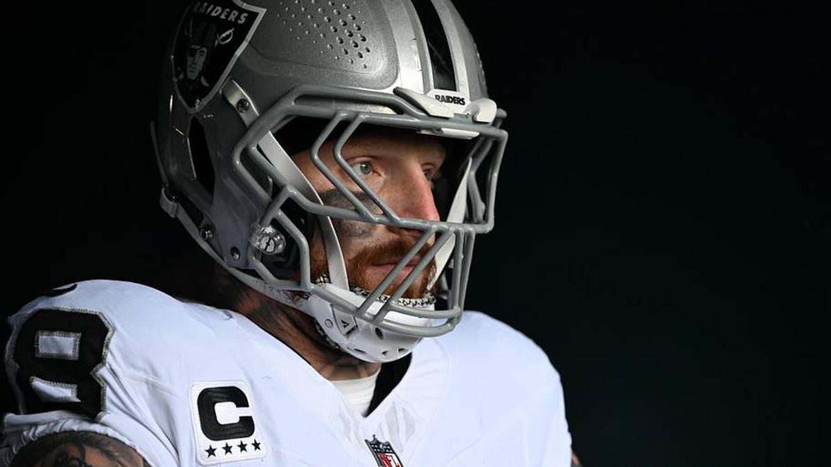  Dec 14, 2025; Philadelphia, Pennsylvania, USA; Las Vegas Raiders defensive end Maxx Crosby (98) in the tunnel against the Philadelphia Eagles at Lincoln Financial Field. Mandatory Credit: Eric Hartline-Imagn Images | Eric Hartline-Imagn Images 