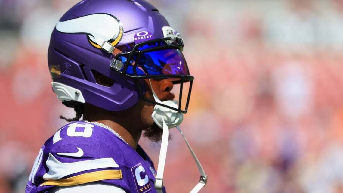 Vikings star wideout Jefferson watching film with Moss, might rest with bye looming