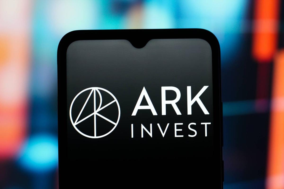  Cathie Wood's ARK funds have been steadily trimming semiconductor positions through May 2026. 