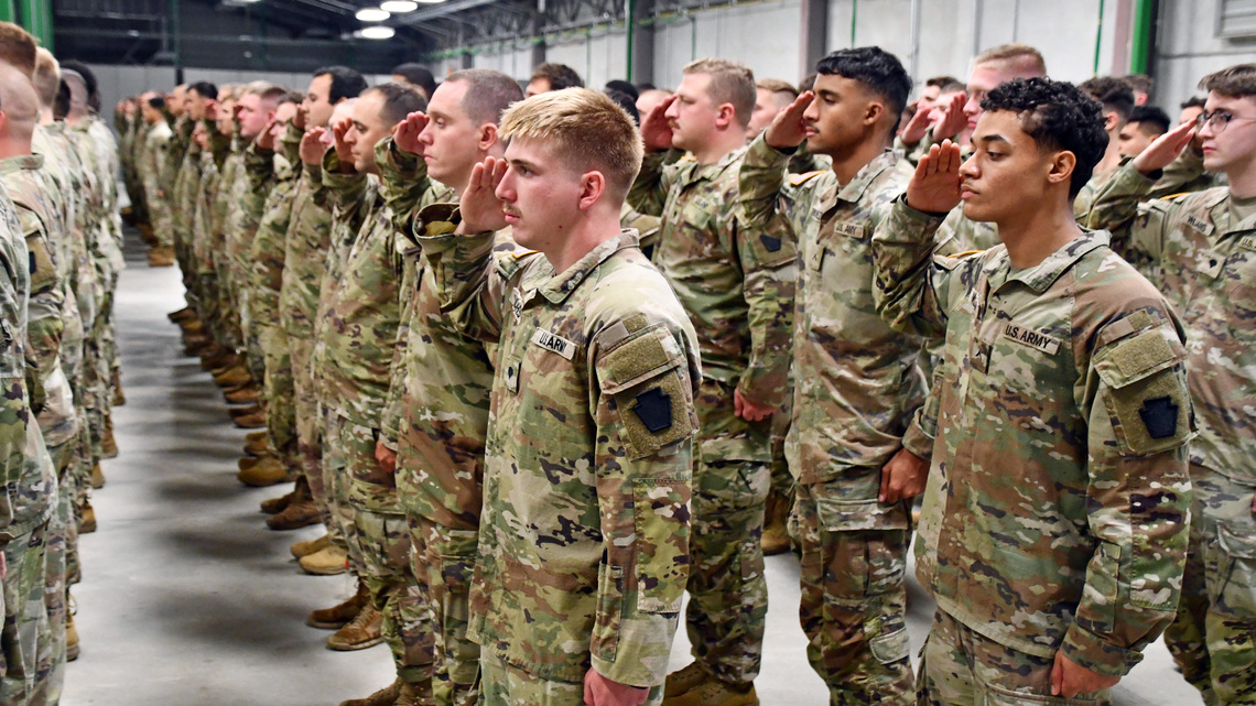 Before Middle East deployment, Pa. Guard dad surprises daughter 