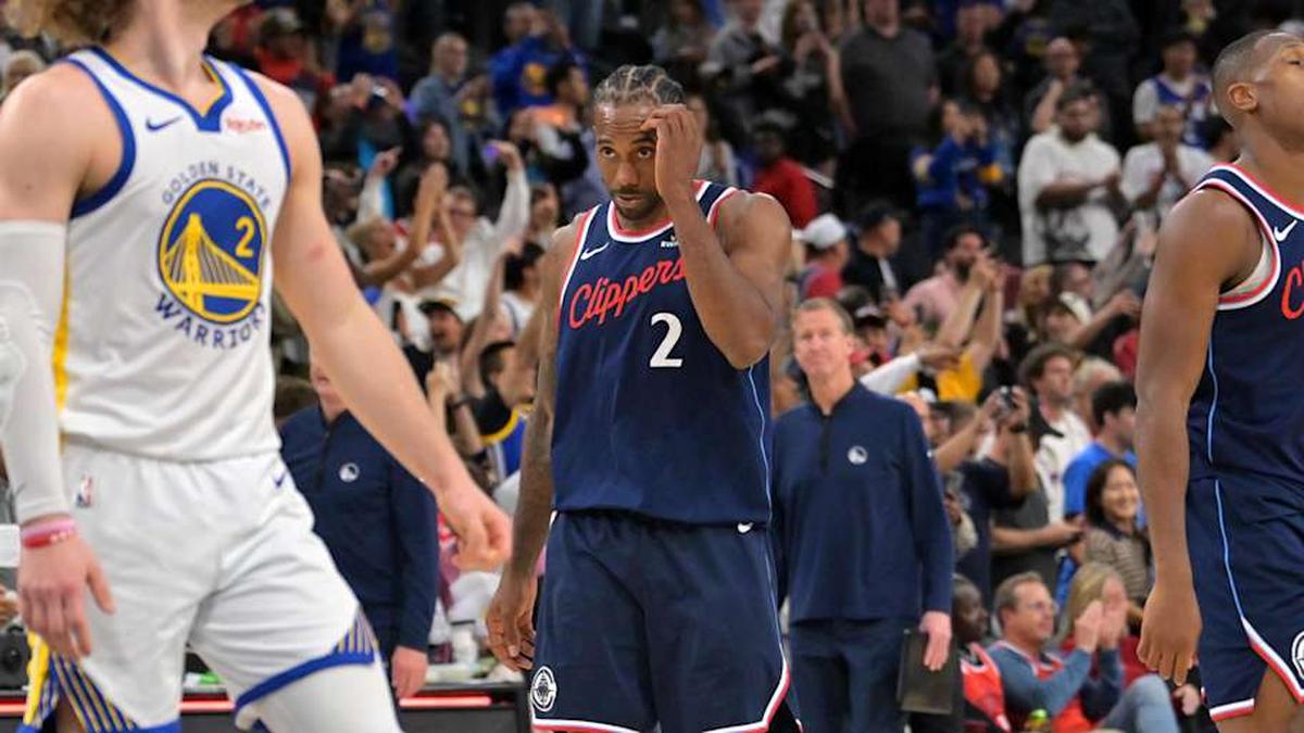  Apr 15, 2026; Inglewood, California, USA; Los Angeles Clippers forward Kawhi Leonard (2) leaves the court after being defeated by the Golden State Warriors during the play-in rounds of the 2026 NBA Playoffs at Intuit Dome. Mandatory Credit: Jayne Kamin-Oncea-Imagn Images | Jayne Kamin-Oncea-Imagn Images 