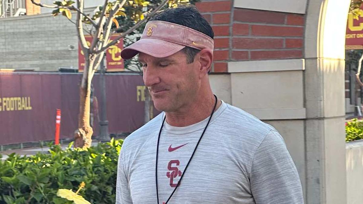  USC Trojans linebackers coach Mike Ekeler | USC Trojans on SI 