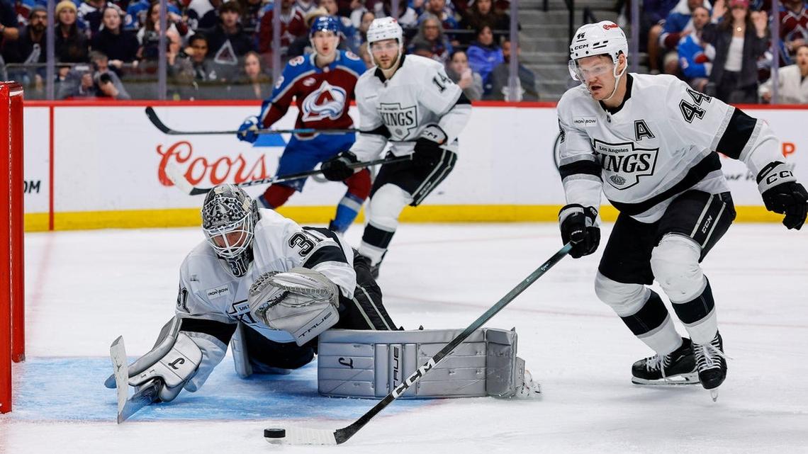 Kings head home in need of turnaround against Avalanche  